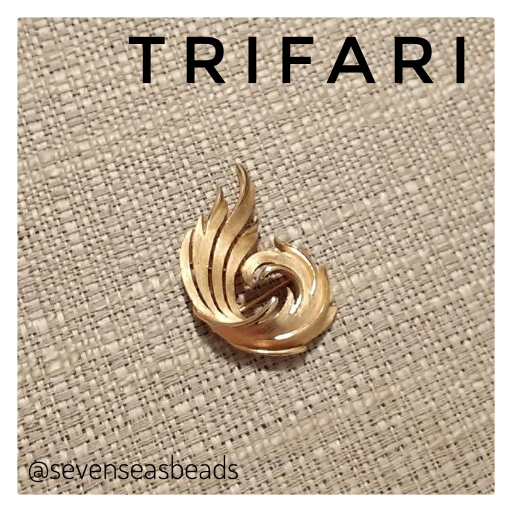 💘TRIFARI Mid-Century Swoosh Brooch